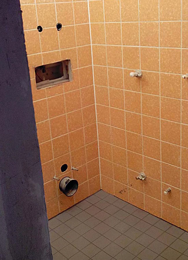 Vorher: Aus dem orangen Bad wird ein helles