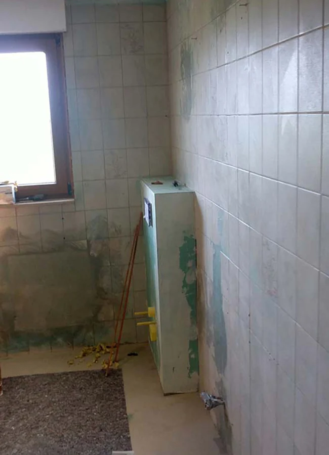 Vorher: Schmales Bad neu aufgebaut